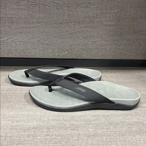 Women's Vionic 44 Wave Orthotic Flip Flops/Sandals (Black) - Size 12